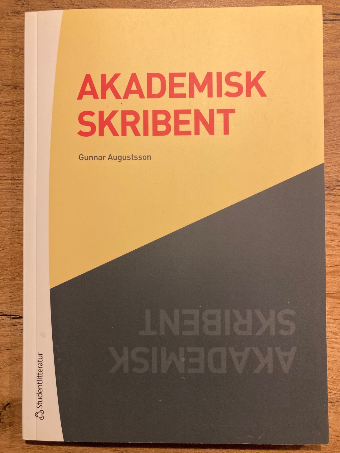 Akademisk skribent, 2018